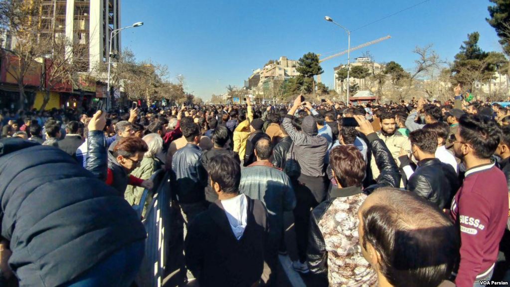 مظاهرات في إيران احتجاجا على الفقر والتدخل بسوريا